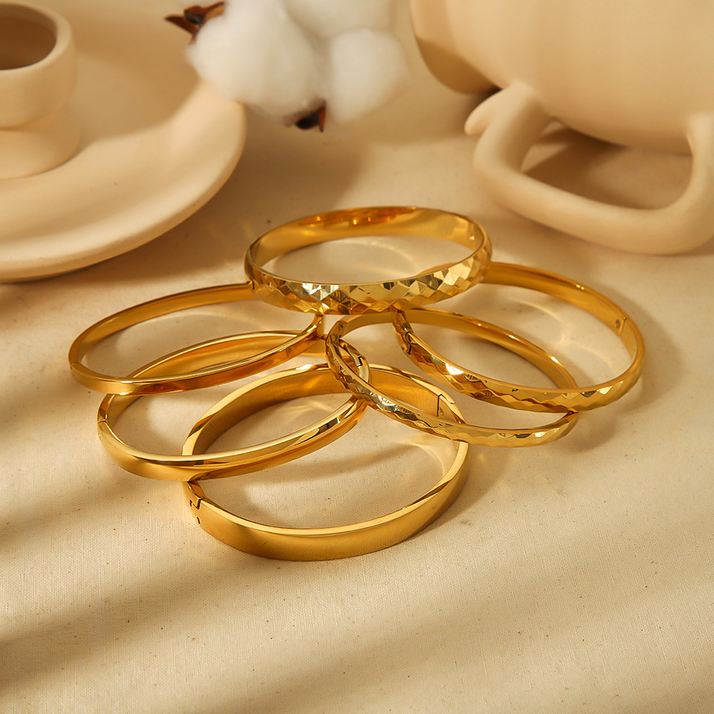 Stainless Steel 18K Gold Plated Premium Titanium Mini Bracelet