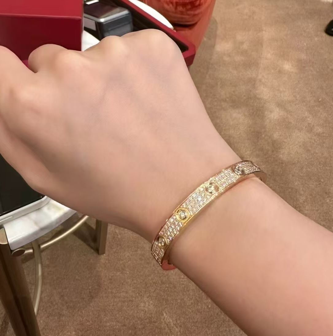 18K Gold Plated Titanium Steel Star Bracelet thumbnail 3