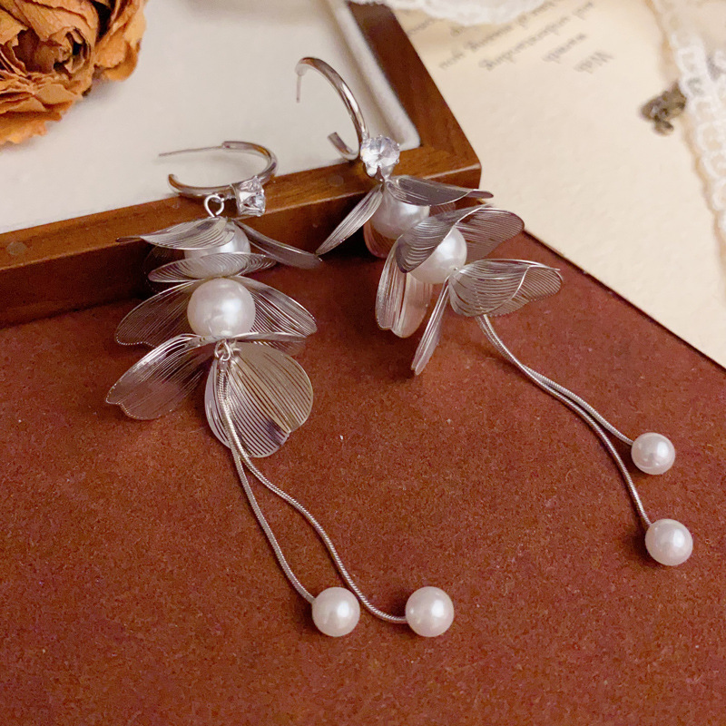 Minimalist European & American Style Pearl Tassel Flower Earrings - view 2