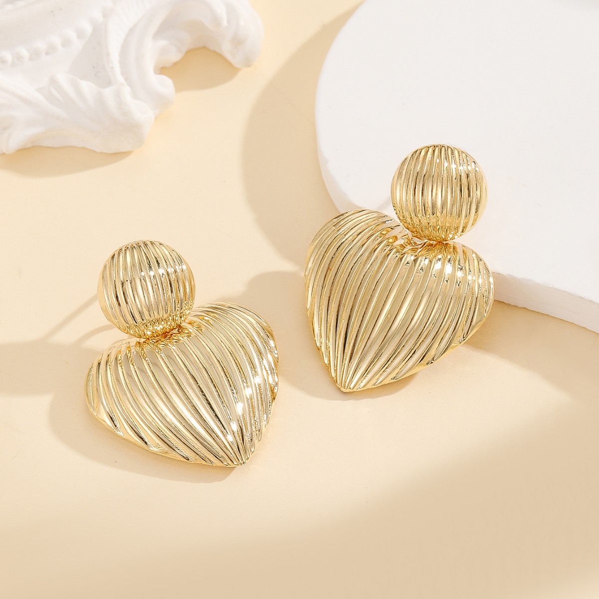 Geometric Vintage European & American Style Exaggerated Pearl Earrings thumbnail 4