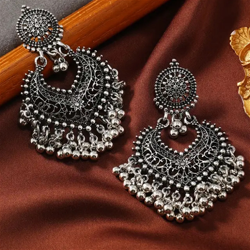 Minimalist Vintage Unique European & American Style Tassel Earrings thumbnail 3