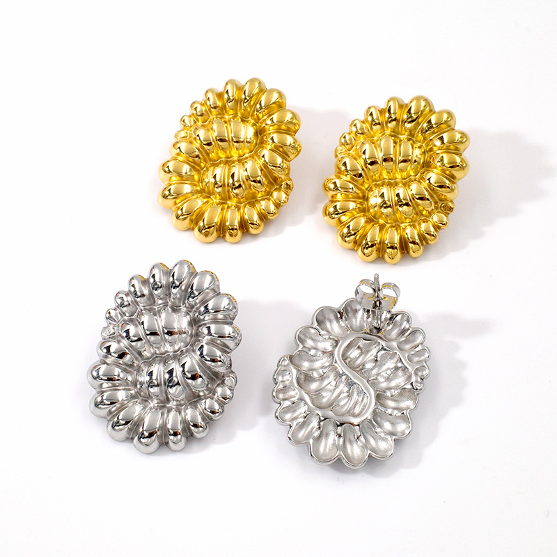 Titanium Steel Studs Hollow Geometric Vintage Luxury European & Ame Earrings thumbnail 3