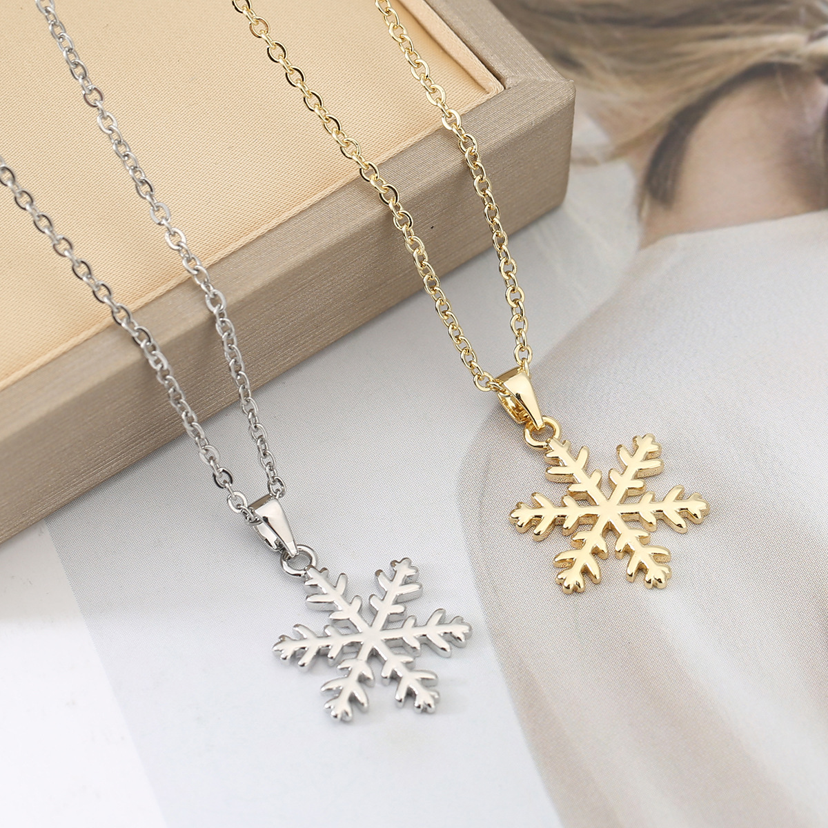 Minimalist European & American Style Flower Necklace - view 2