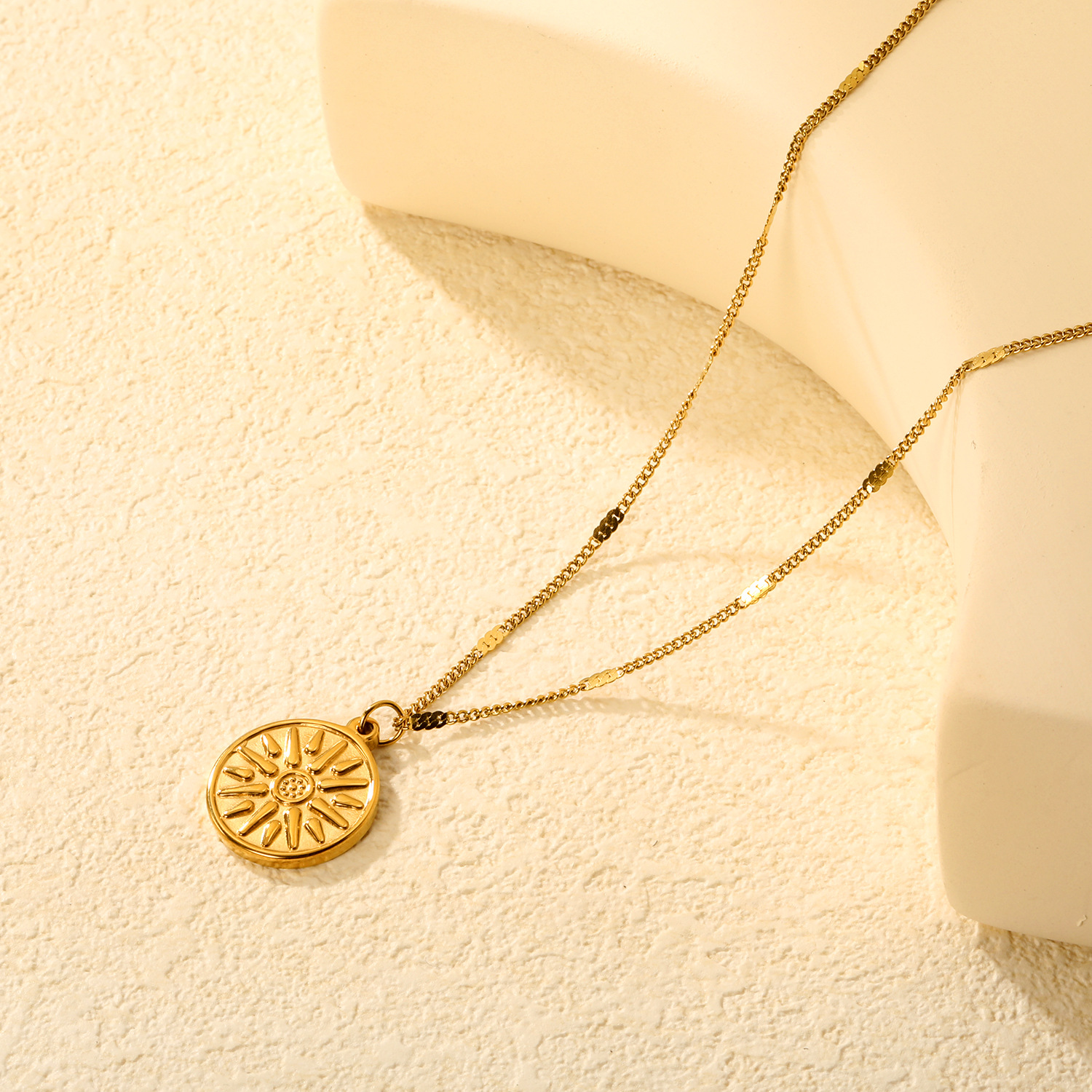 18K Gold Plated Vintage French Style Star Necklace thumbnail 3