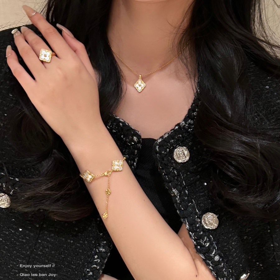 Four Leaf Clover Ring Bracelet Luxury Necklace thumbnail 3