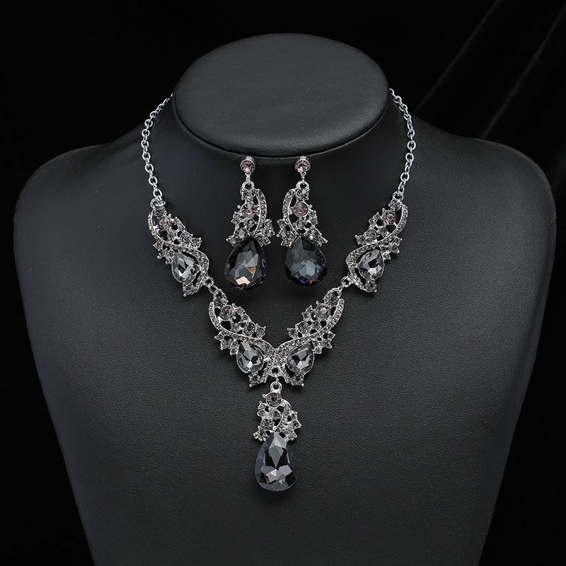 Alloy Necklace Earrings Vintage Exaggerated Formal Dress Jewelry Set thumbnail 3